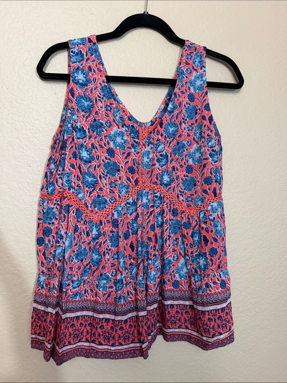 Women’s Floral V-Neck Sleeveless Top in Coral and Blue- Small